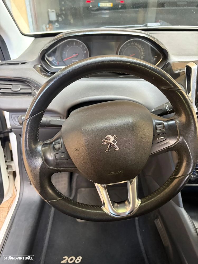 Peugeot 208 1.4 HDi Allure - 5