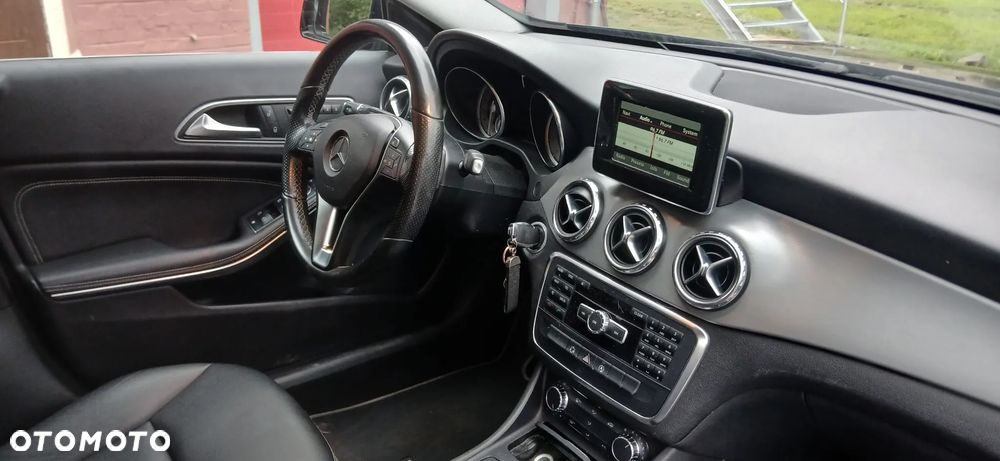 Mercedes-Benz GLA 250 7G-DCT AMG Line - 12