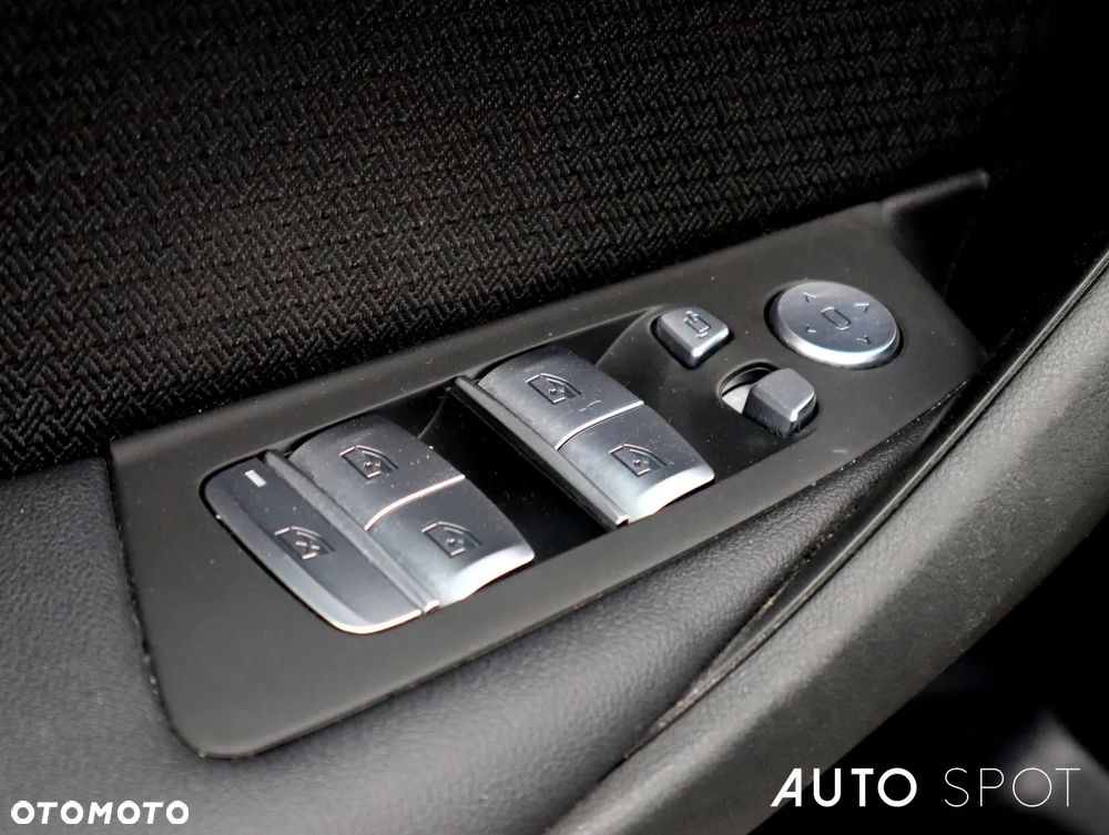 BMW Seria 5 518d mHEV - 13