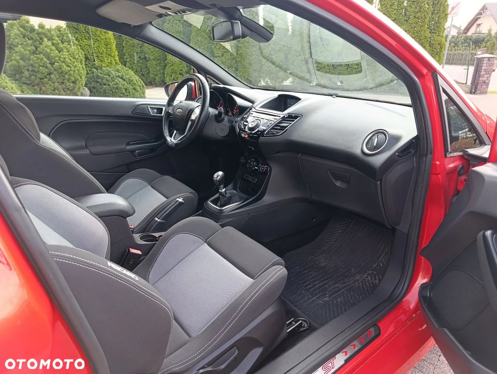 Ford Fiesta 1.6 EcoBoost ST - 22