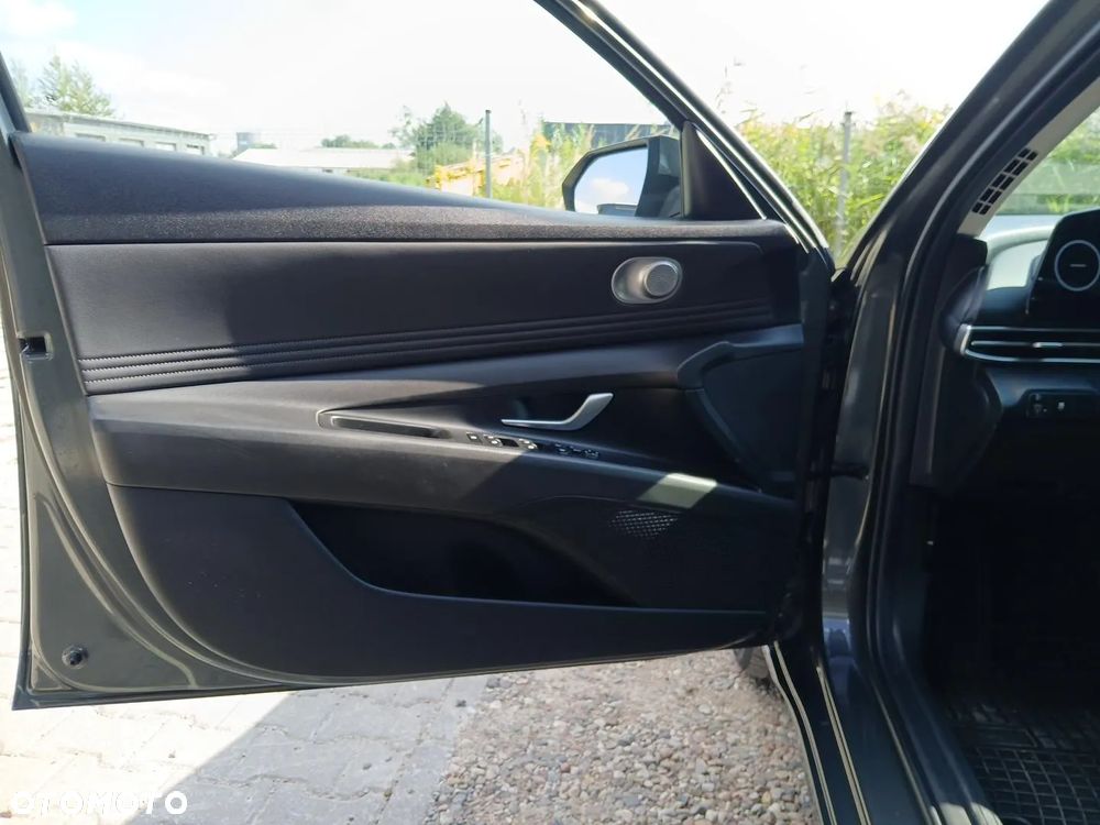 Hyundai Elantra 1.6 Smart CVT - 10