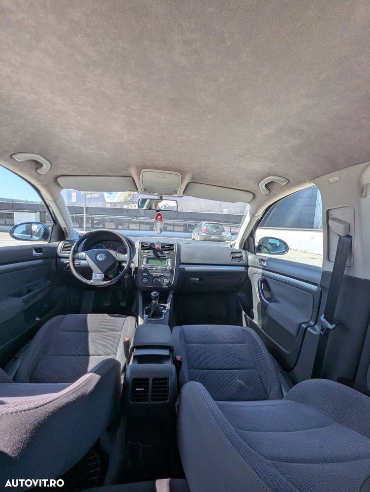 Volkswagen Jetta - 11