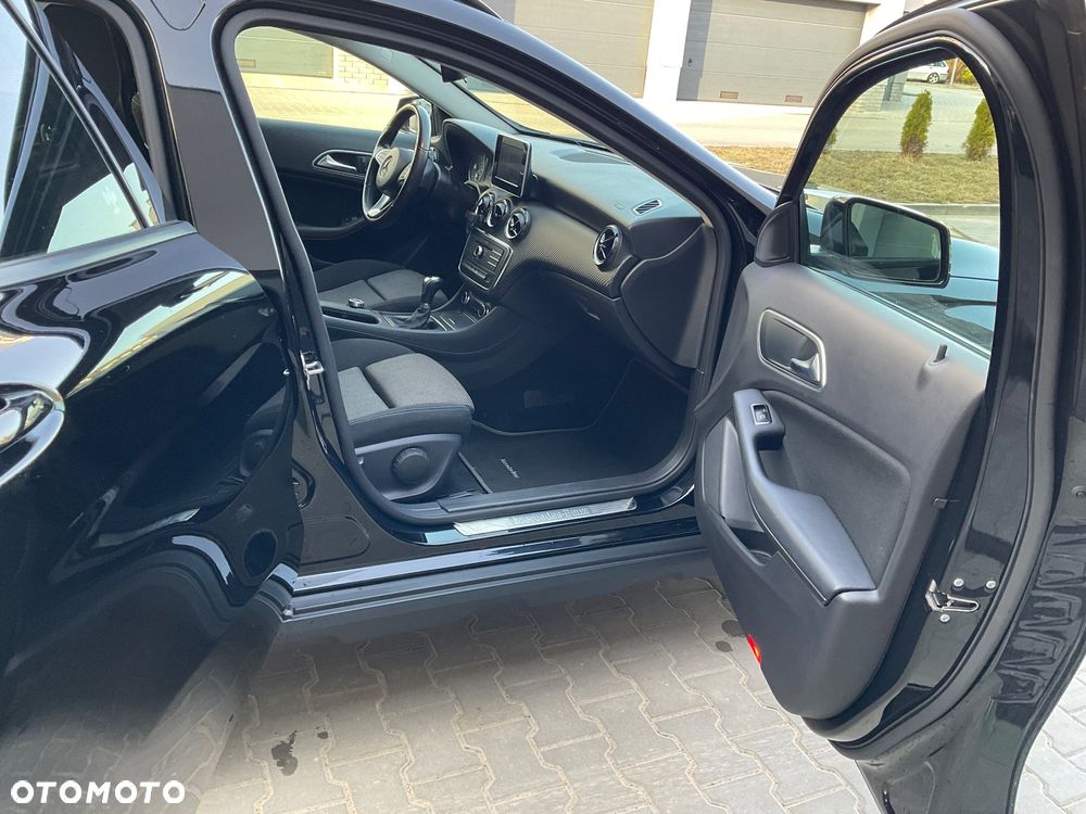 Mercedes-Benz GLA 180 - 16