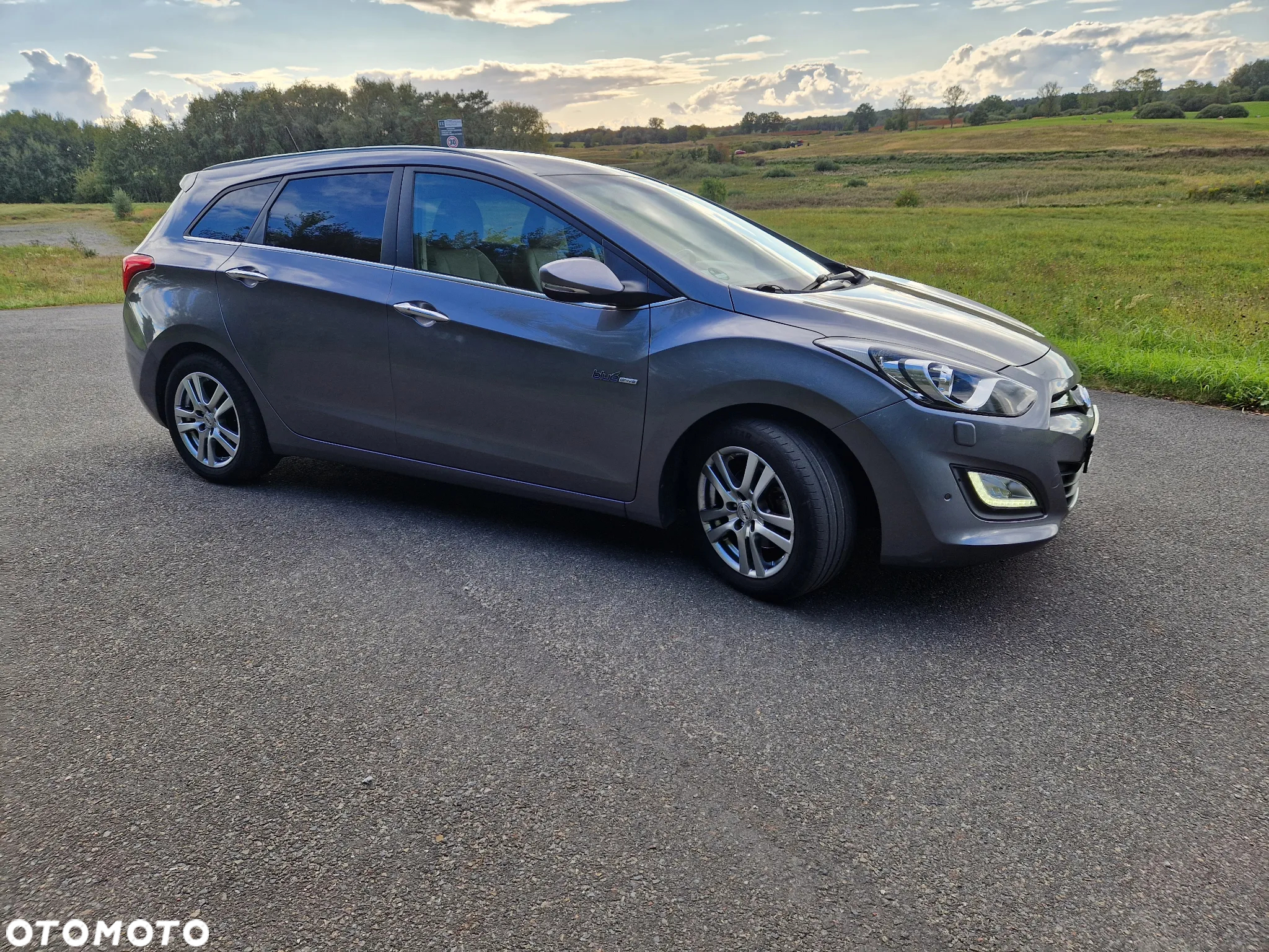 Hyundai i30 blue 1.6 CRDi Trend - 4