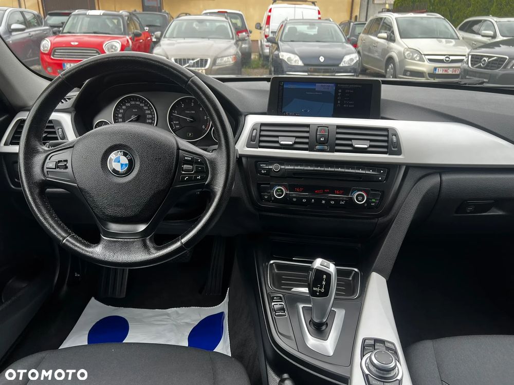 BMW Seria 3 320d Touring - 6