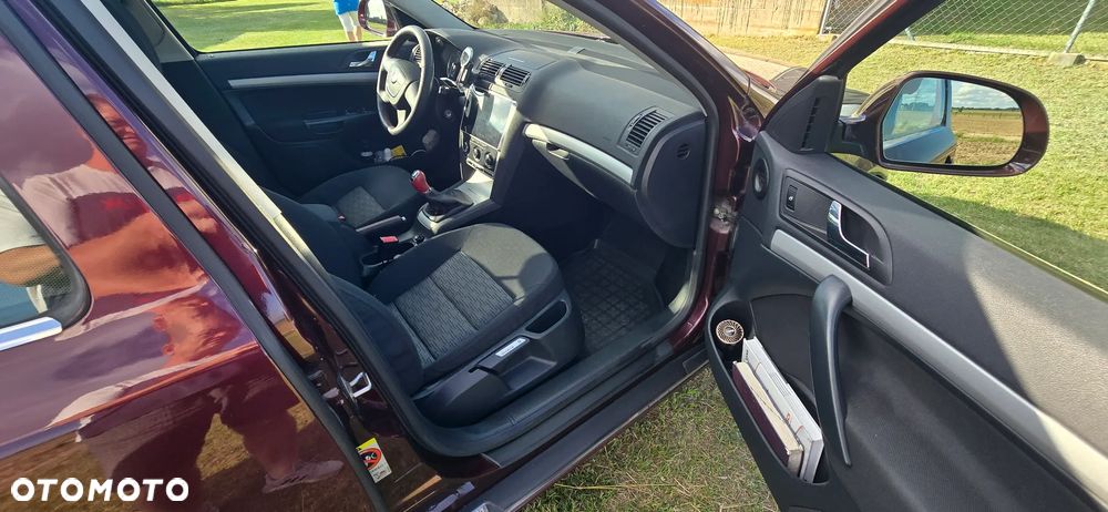 Skoda Octavia 1.6 Ambiente - 8