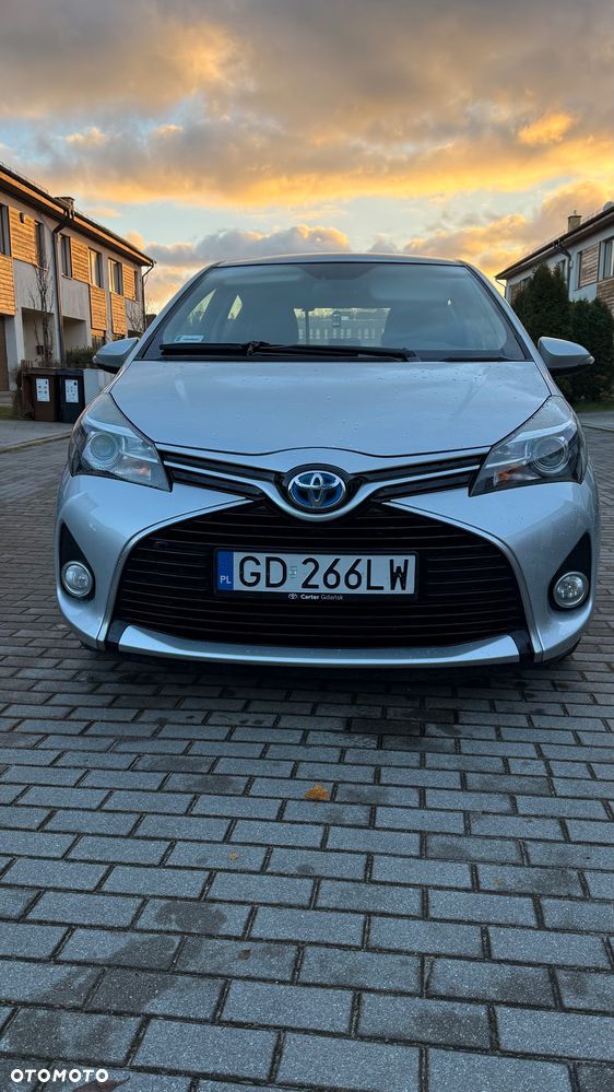Toyota Yaris Hybrid 100 Premium - 9