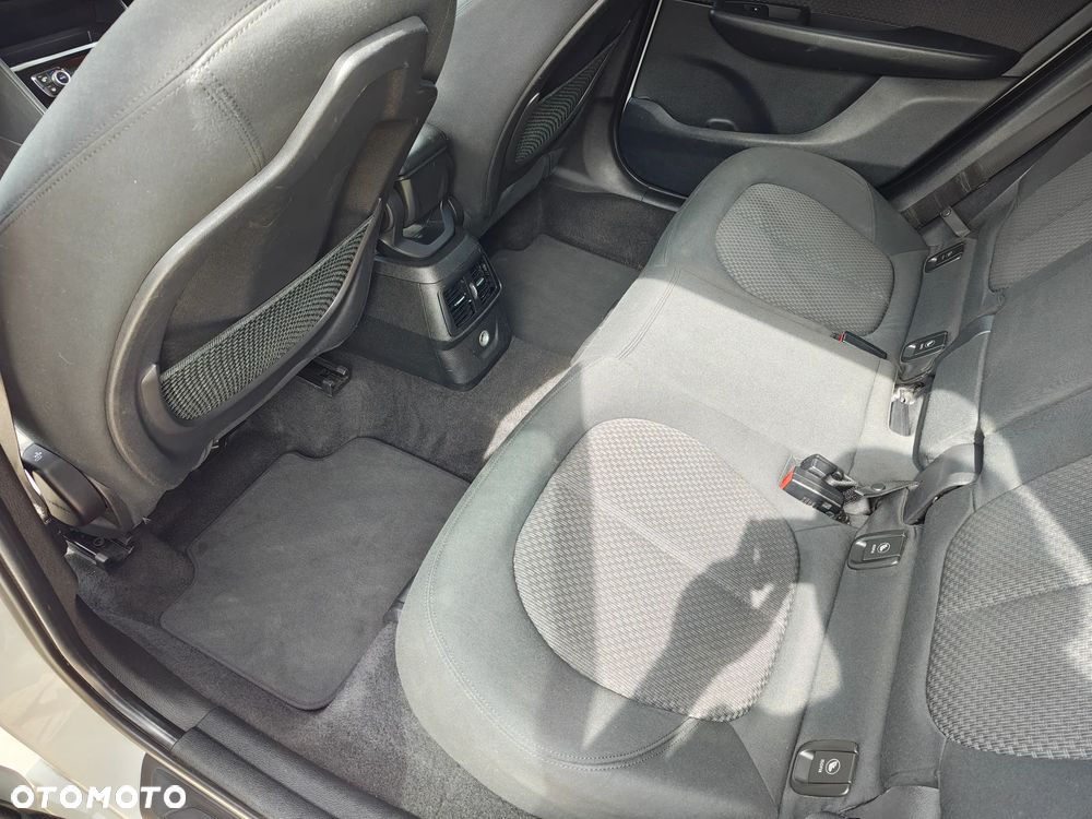 BMW Seria 2 216d - 10