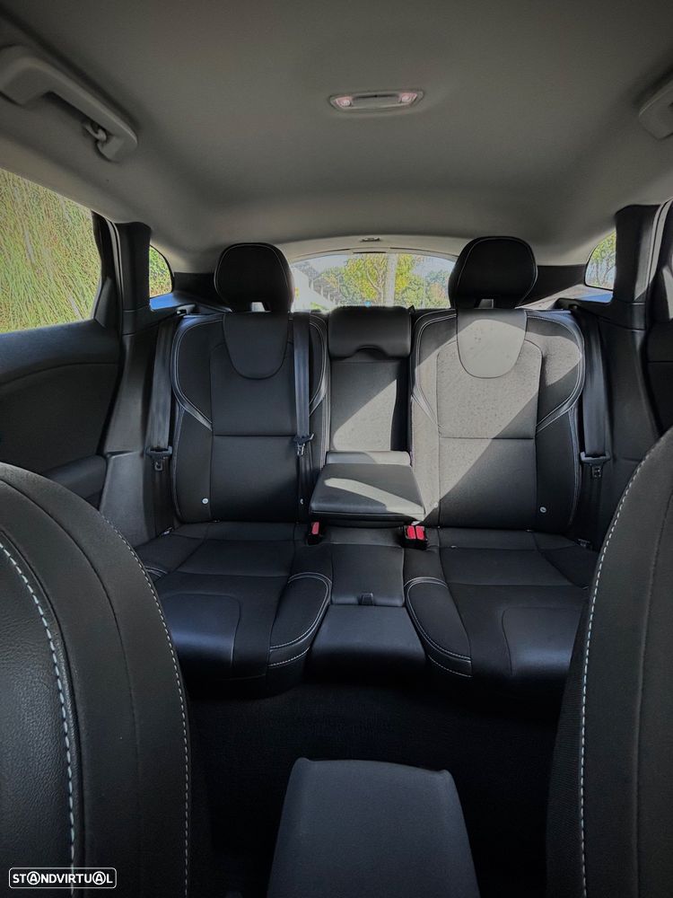 Volvo V40 2.0 D2 R-Design Momentum Geartronic - 14