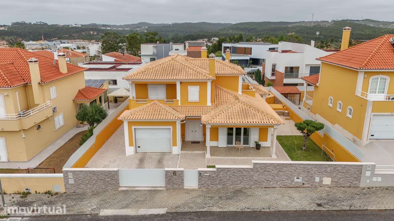 Elegante moradia T4, de arquitetura contemporânea, no coração de Torre - Grande imagem: 2/48