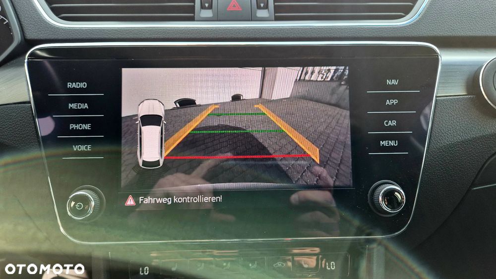 Skoda Superb 2.0 TDI DSG Sportline - 19