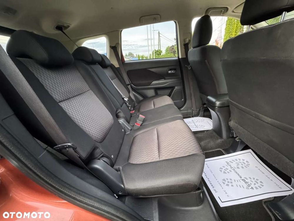 Mitsubishi Outlander - 11