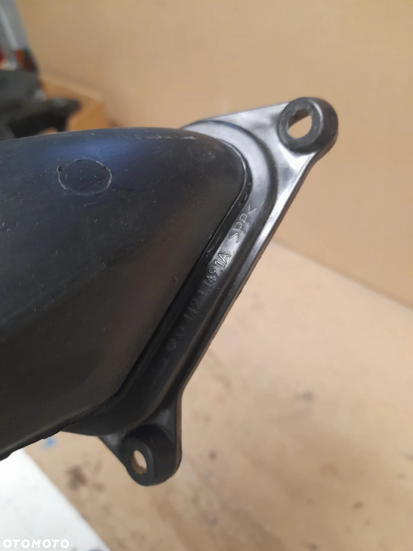 DUCATI 1098S PRAWY DOLOT POWIETRZA 44211491A 44211492A - 3