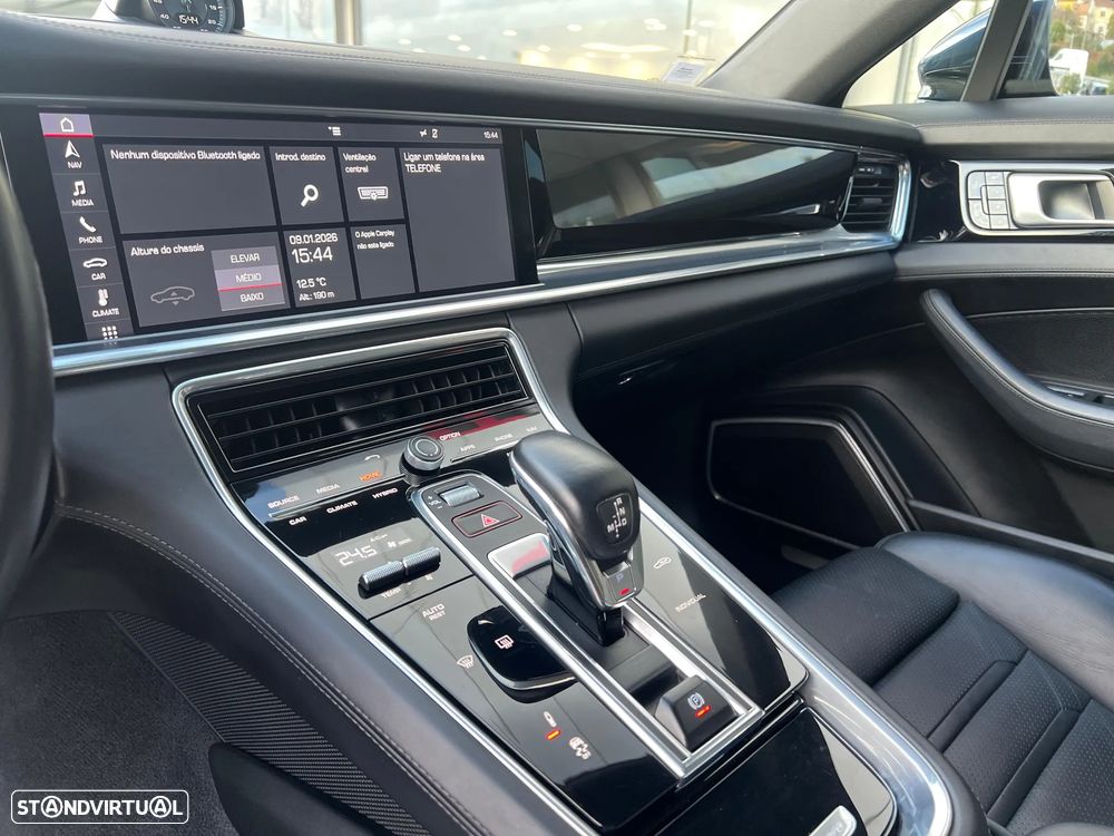 Porsche Panamera 4 E-Hybrid - 24