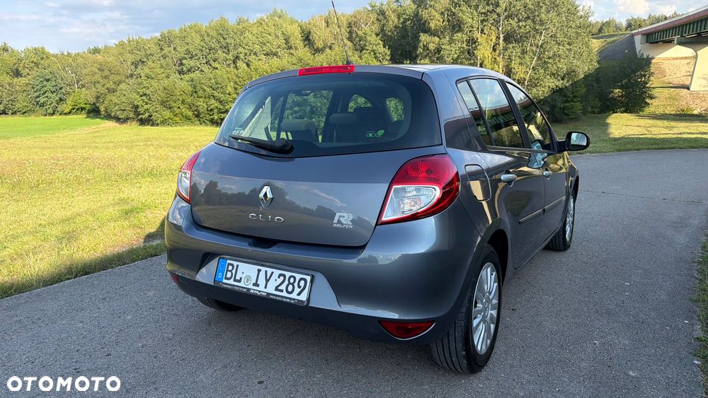 Renault Clio 1.2 16V 75 Yahoo - 28