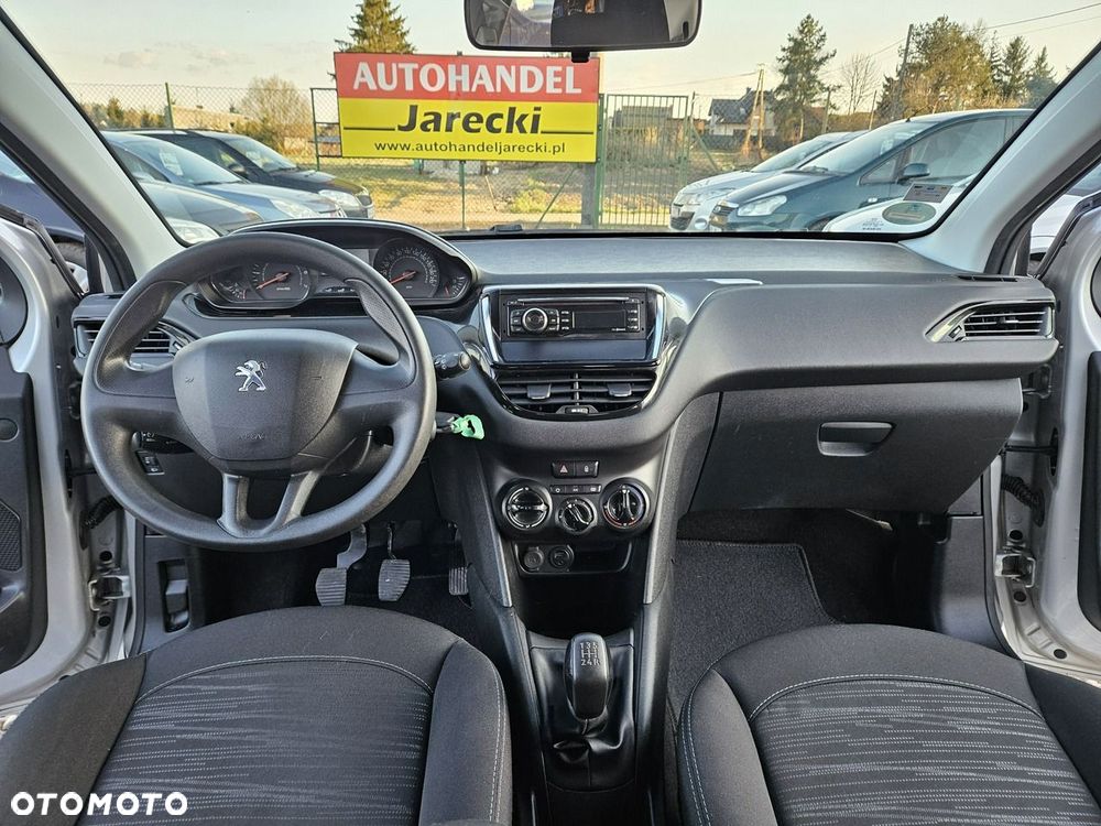 Peugeot 208 - 12