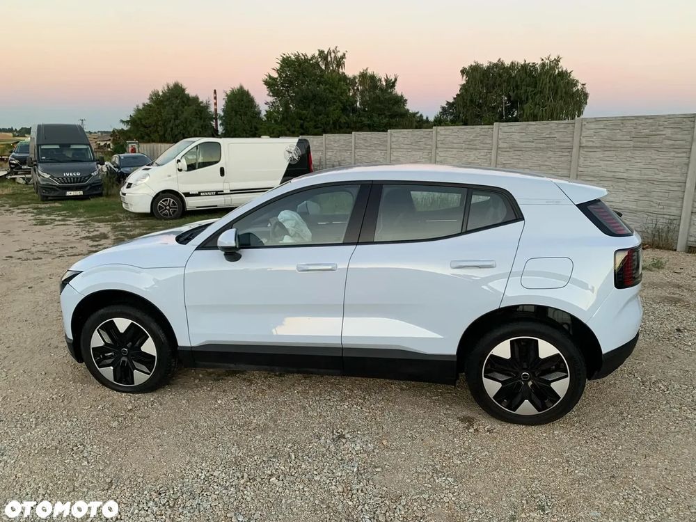 Volvo EX30 Single Motor Extended Range RWD Core - 33