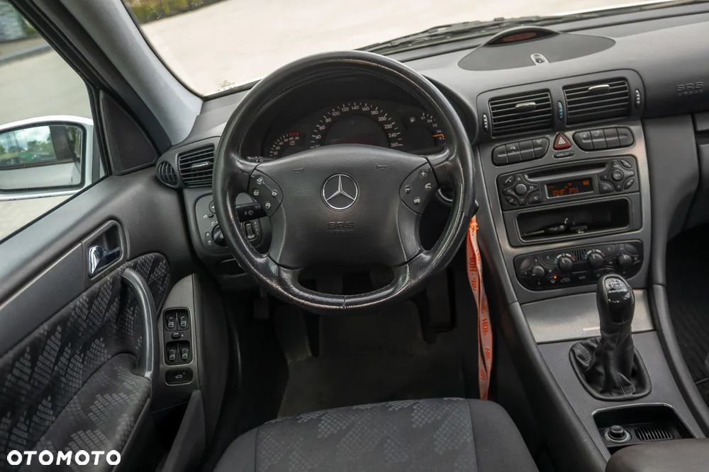 Mercedes-Benz Klasa C 240 Avantgarde Sport Edition - 32