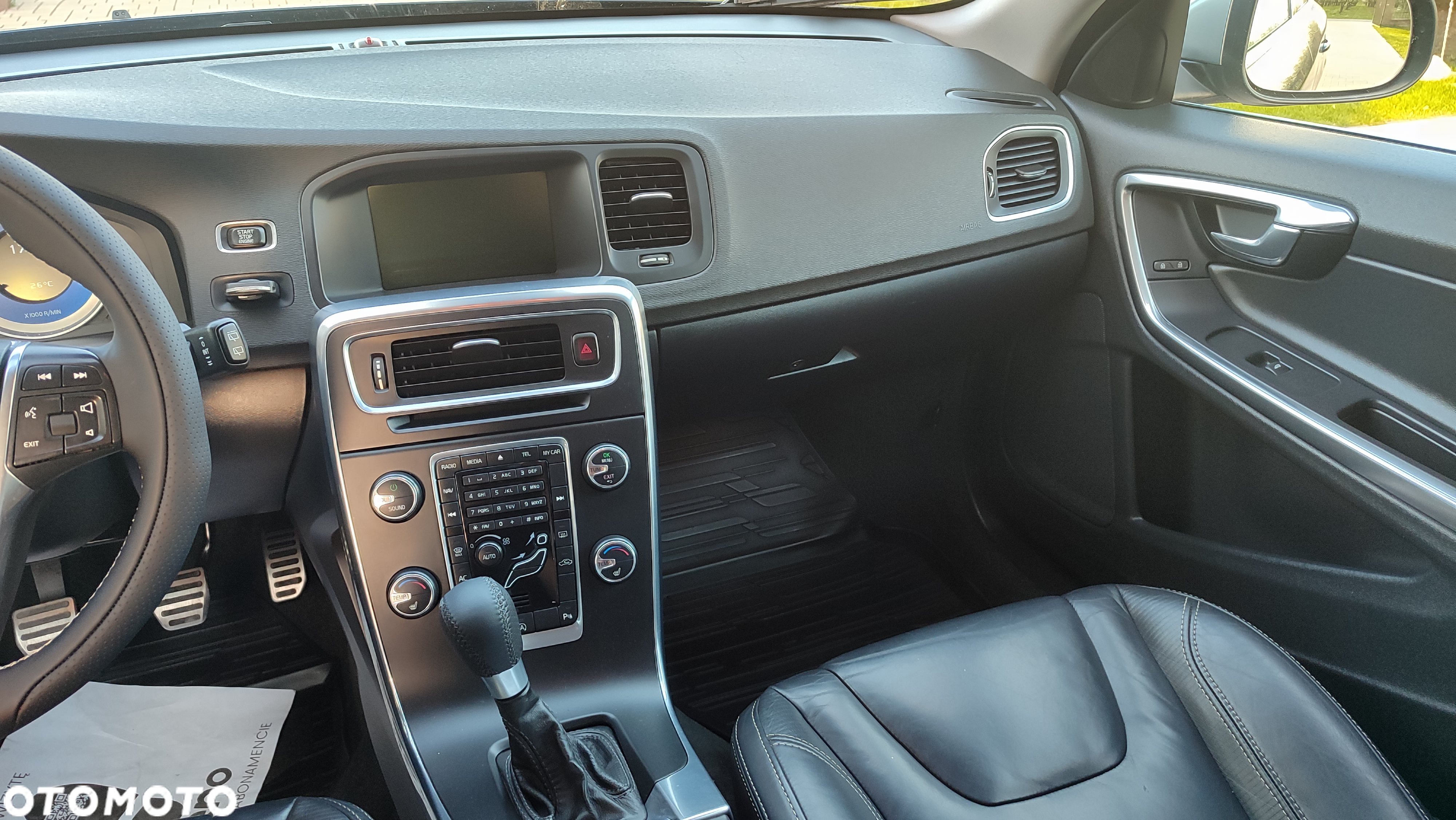 Volvo V60 D3 R-Design - 24