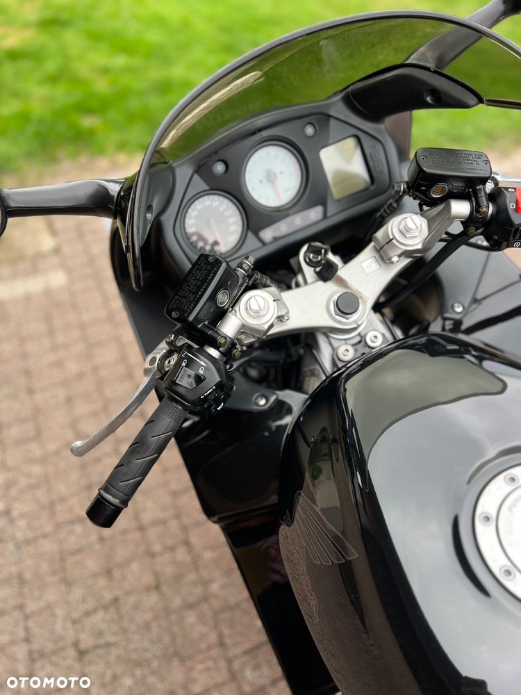 Honda VFR - 18