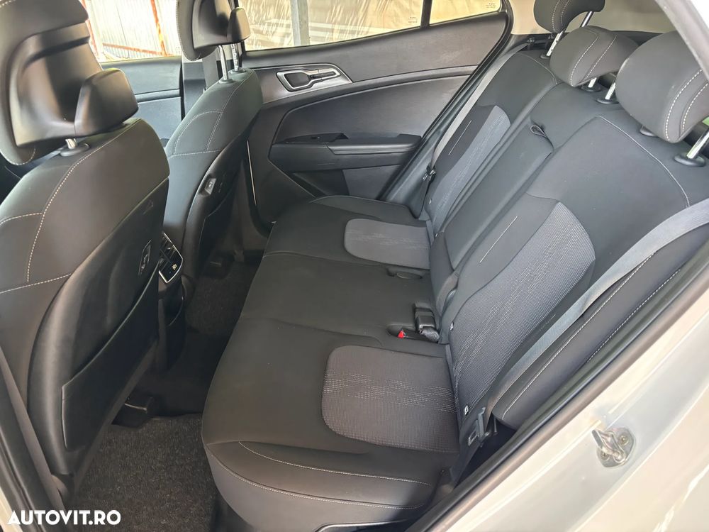 Kia Sportage 1.6 T-GDI HEV 6AT 4x2 Style - 37