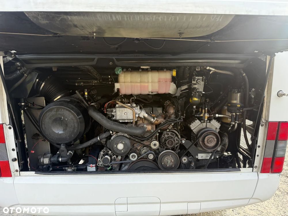 MAN R 08 Lion's Coach - 13