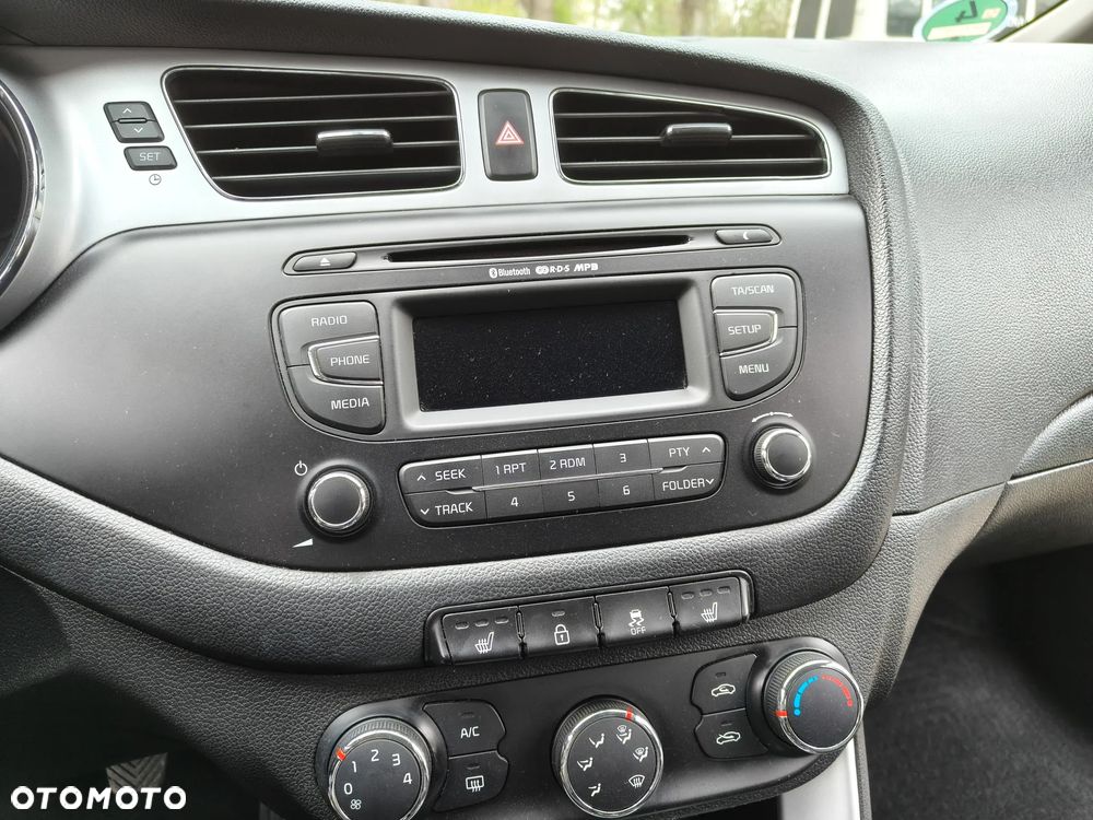 Kia Ceed - 33