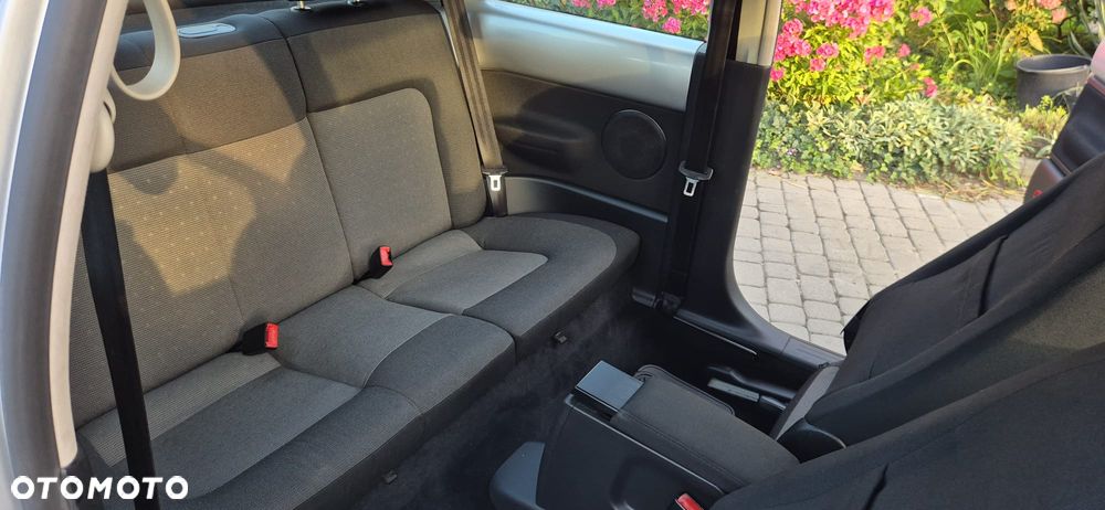Volkswagen New Beetle - 17