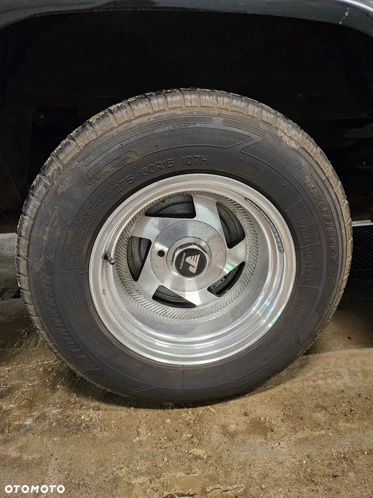 Chevrolet Suburban - 21