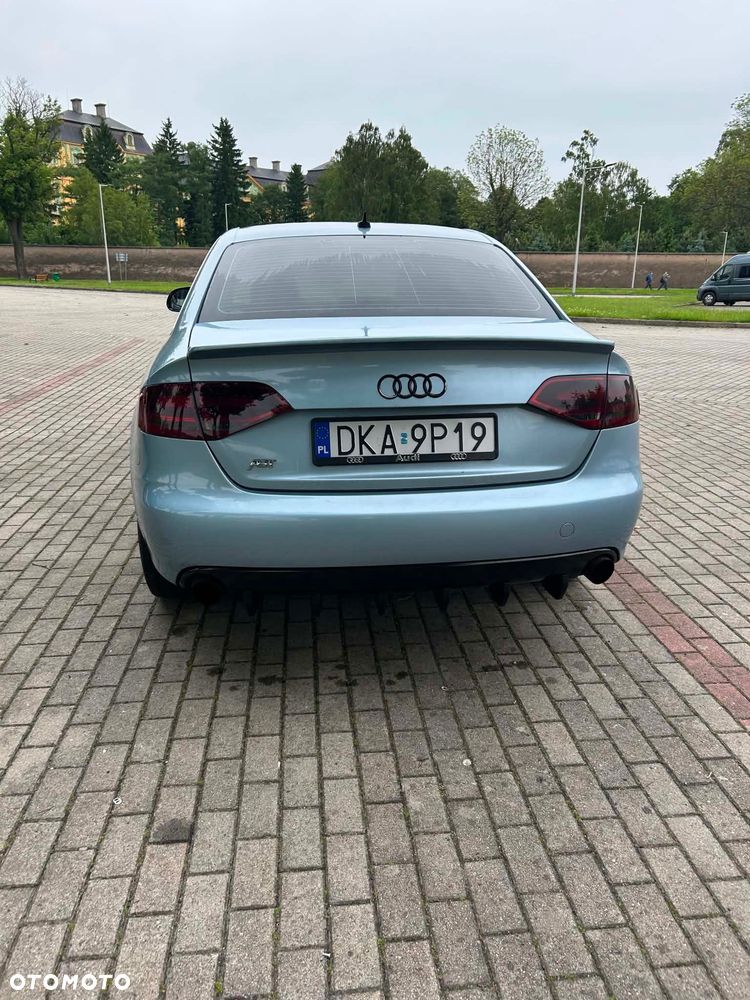 Audi A4 Limousine - 4