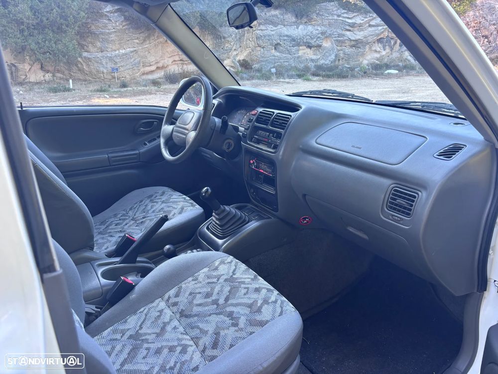 Suzuki Grand Vitara Canvas Top 1.6 - 12