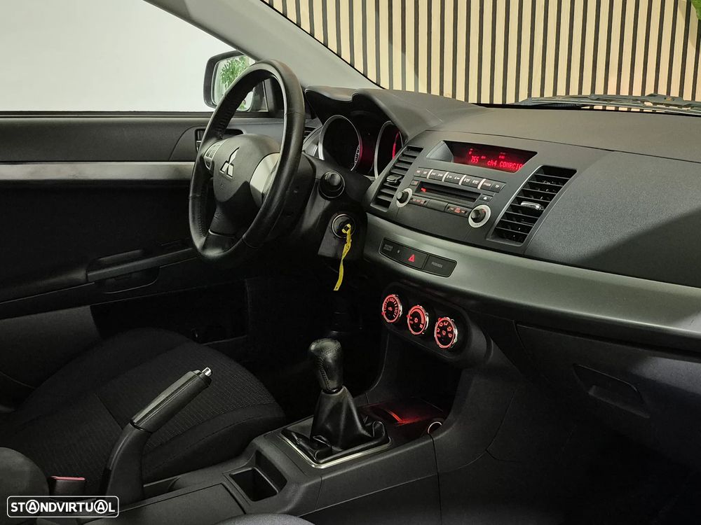Mitsubishi Lancer 1.5 Inform - 15