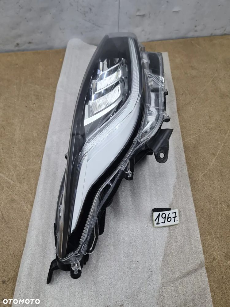 Toyota Yaris 4 IV od20r lampa prawy przód Full Led - 12