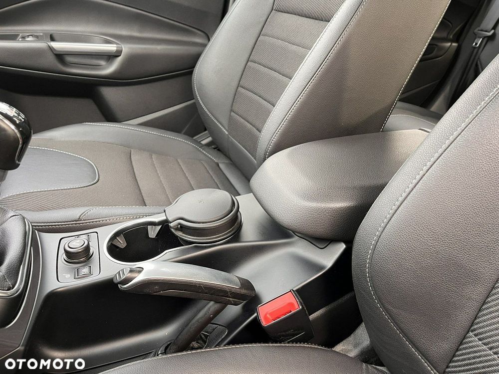 Ford Kuga 1.6 EcoBoost 2x4 Titanium - 32