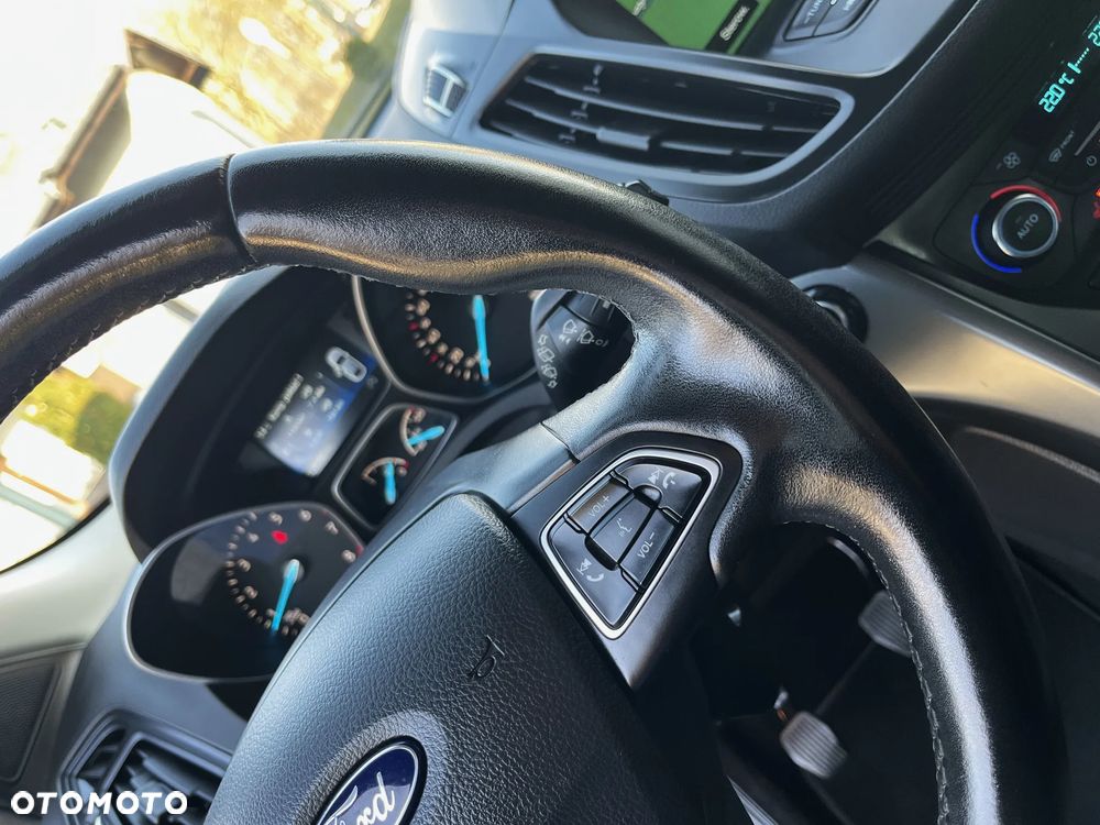 Ford Kuga 1.5 EcoBoost 2x4 Titanium - 24