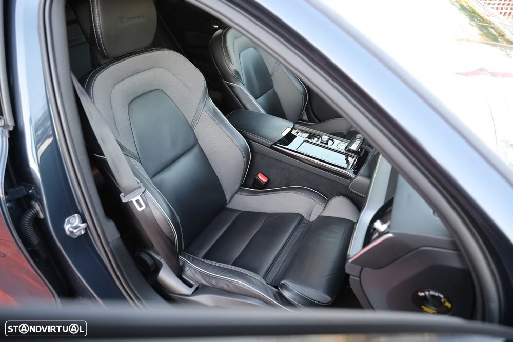 Volvo V60 2.0 T8 AWD TE R-Design - 2