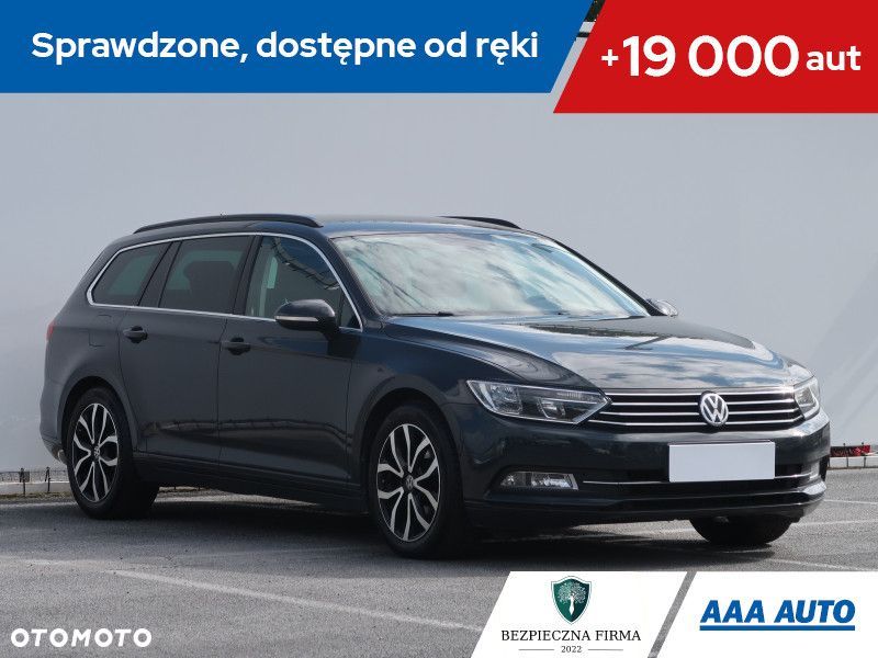 Volkswagen Passat - 1