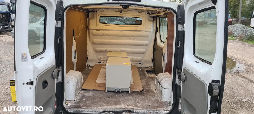 Opel Vivaro - 10