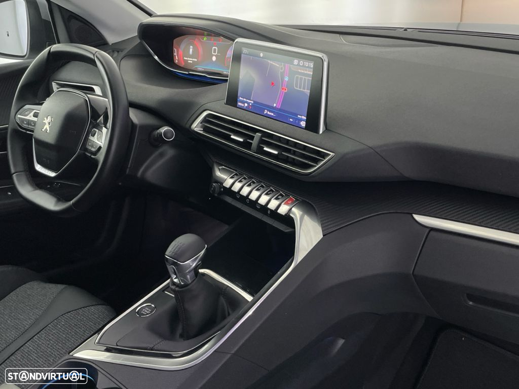 Peugeot 3008 1.2 PureTech Allure - 24