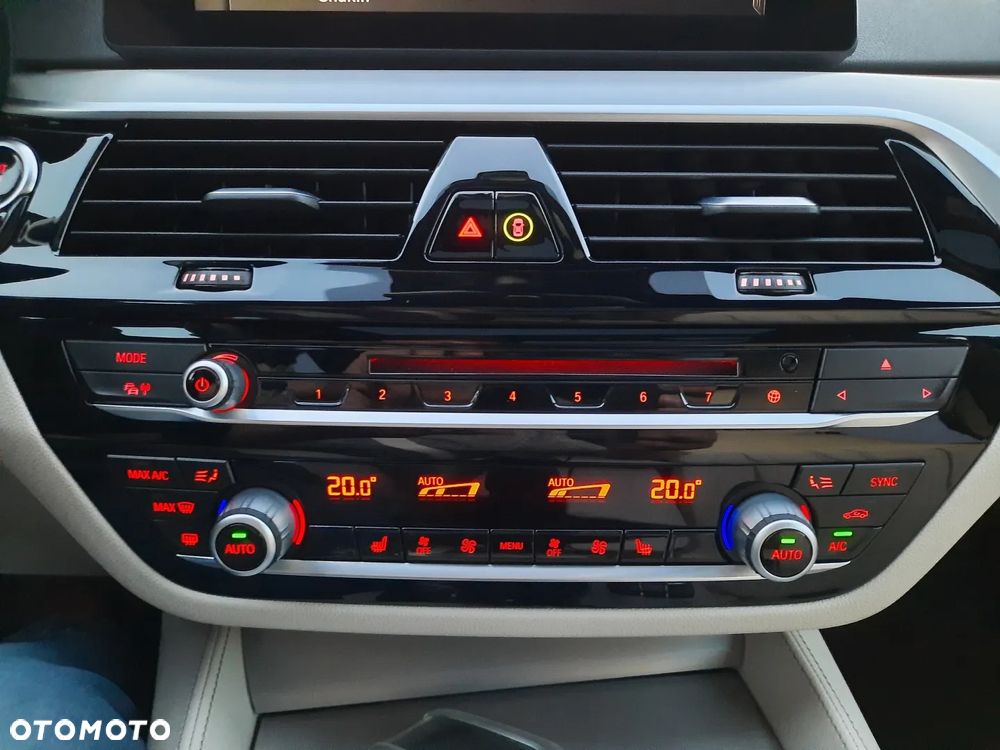 BMW Seria 5 520d Touring - 37