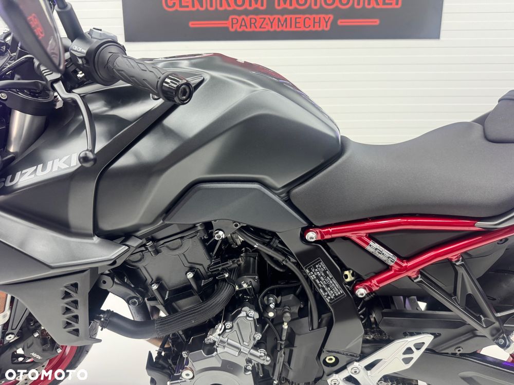 Suzuki GSX - 31