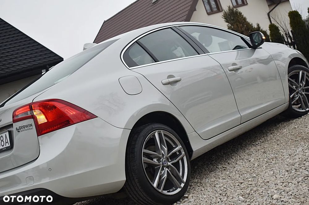 Volvo S60 D3 Geartronic Summum - 38