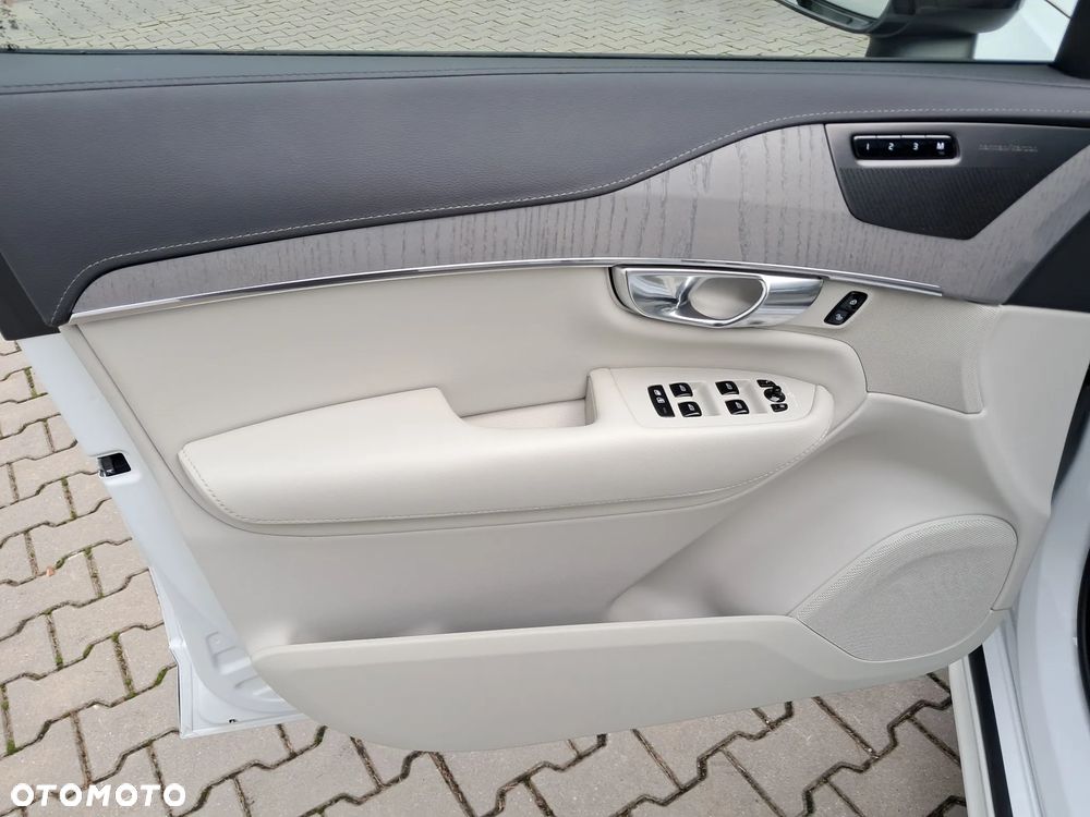 Volvo XC 90 T8 AWD Plug-In Hybrid Ultra Dark 7os - 12