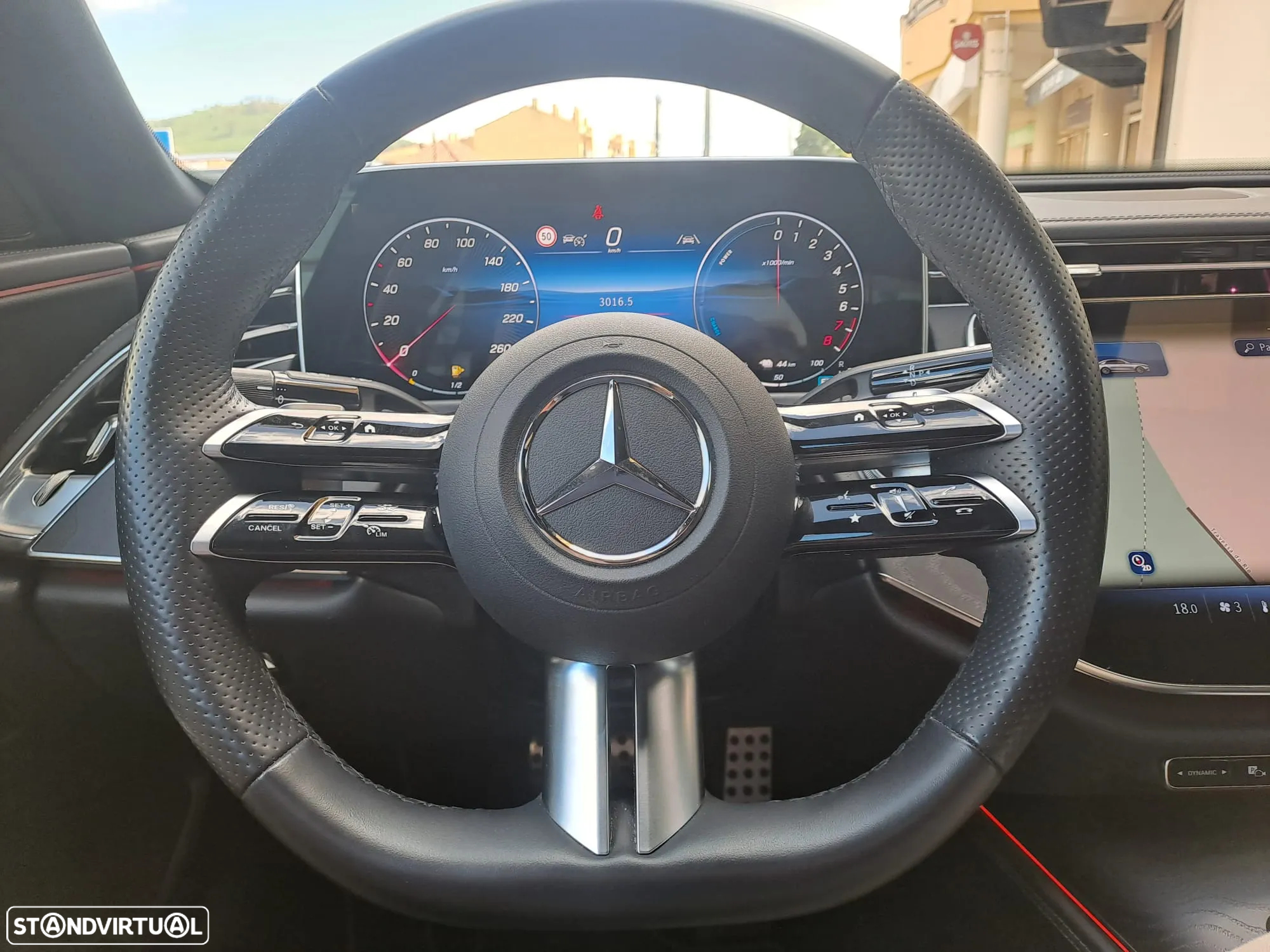 Mercedes-Benz E 300 e AMG Line - 20
