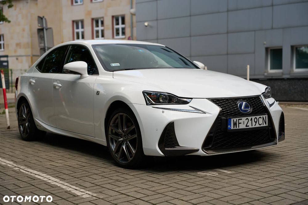 Lexus IS 300h F Sport - 4