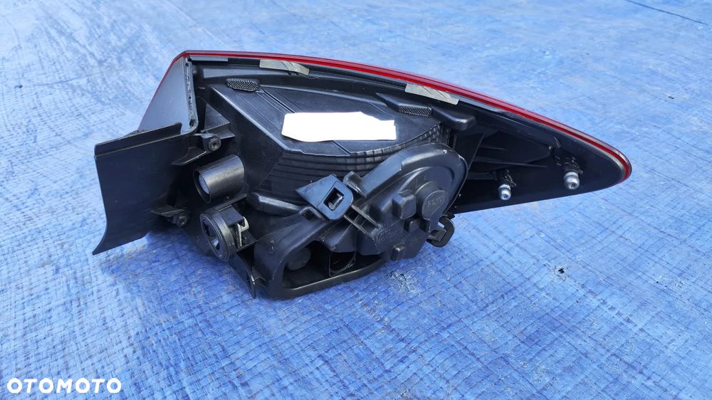 KLAPA ZDERZAK WZMOCNIENIE BELKA OSŁONA LAMPA TYŁ KOMPLETNY TYŁ DUPA CZARNY ORYGINALNY LAKIER SEAT LEON III 3 HB 5D 12-16r - 25