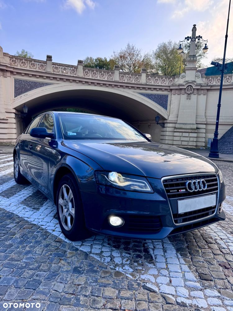 Audi A4 Limousine - 1