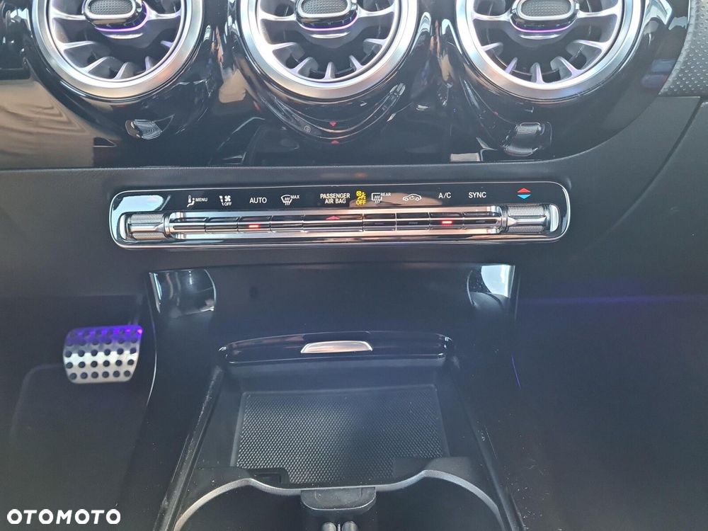 Mercedes-Benz CLA 200 AMG Line 7G-DCT - 24