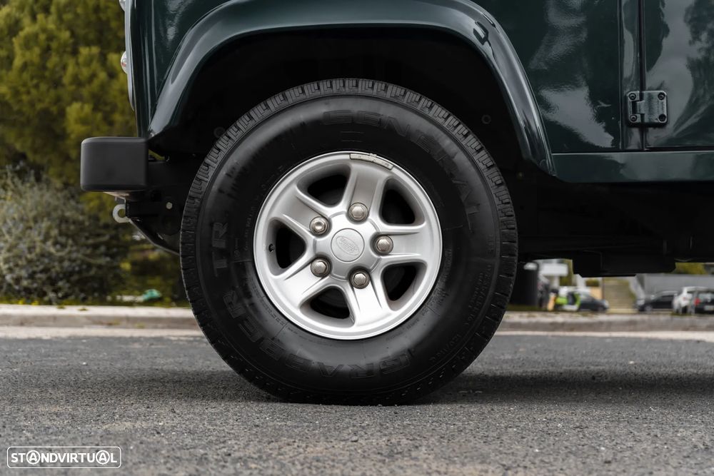 Land Rover Defender - 8