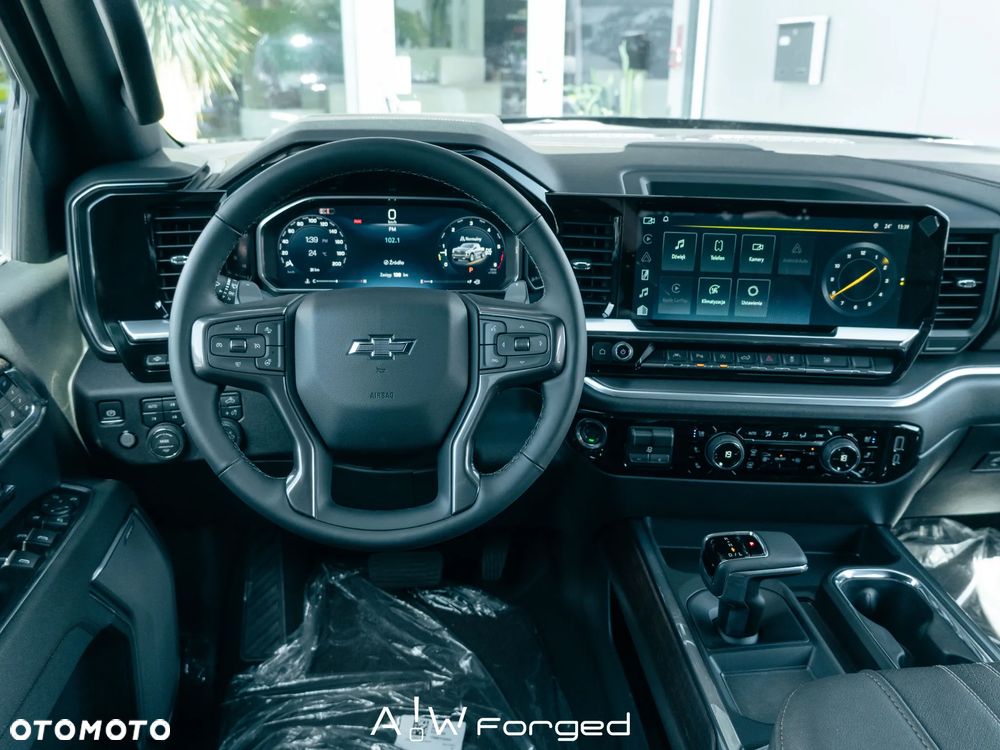 Chevrolet Silverado - 21